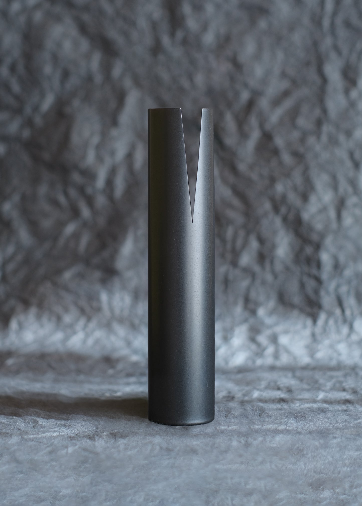 Slit Vase / EN Black Vintage