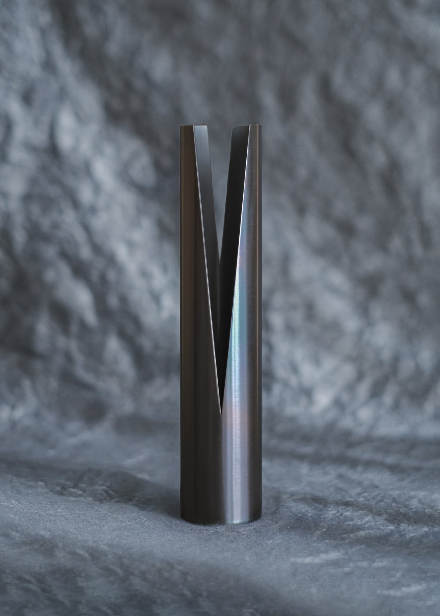 Slit Vase / EN Neon Satin