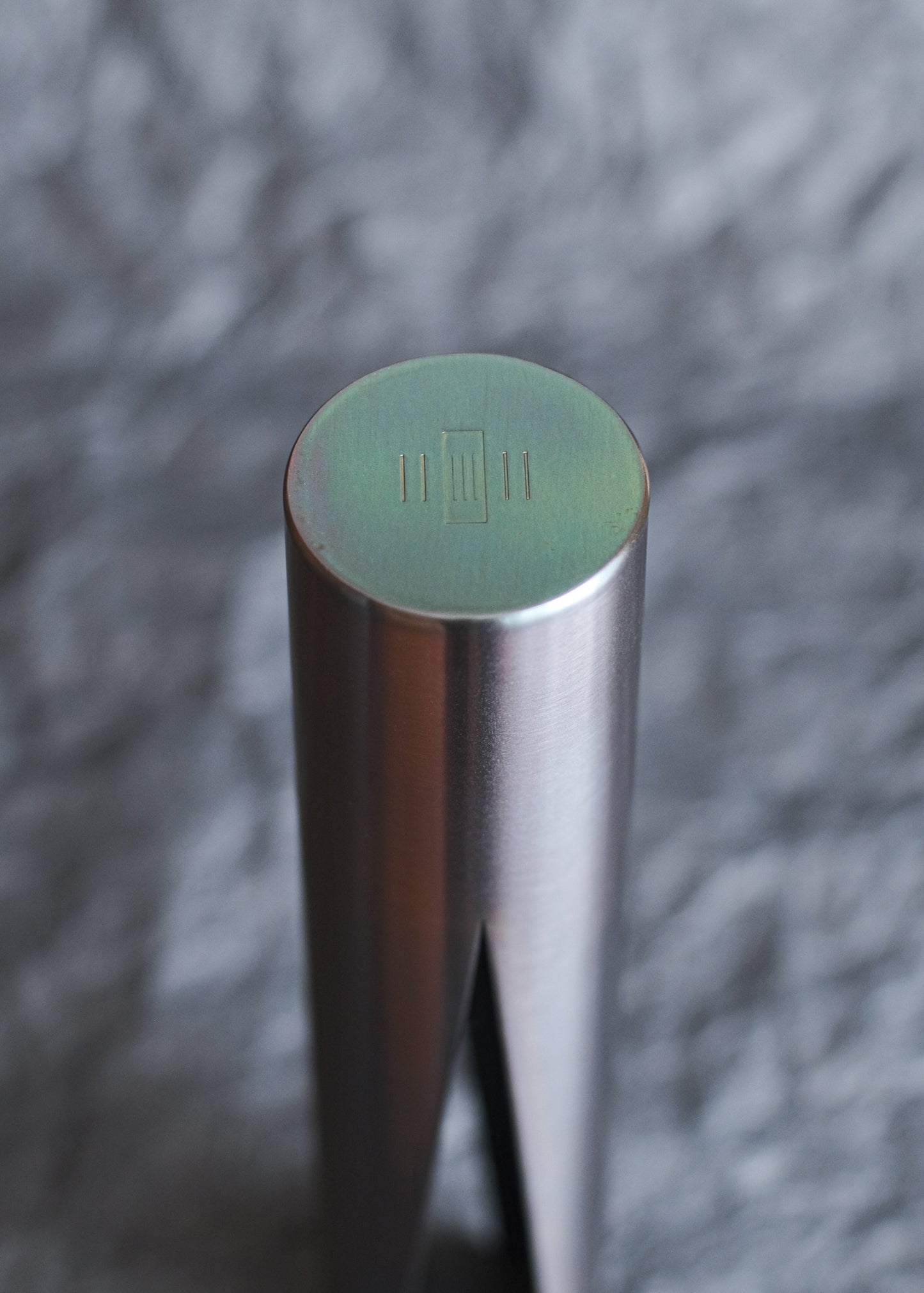 Slit Vase / EN Neon Satin