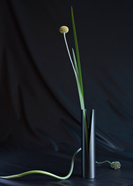 Slit Vase / EN Neon Satin