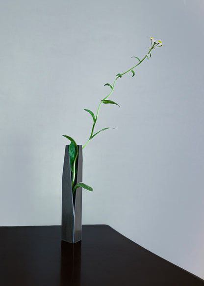 Slit Vase / KAKU Beetle Vintage