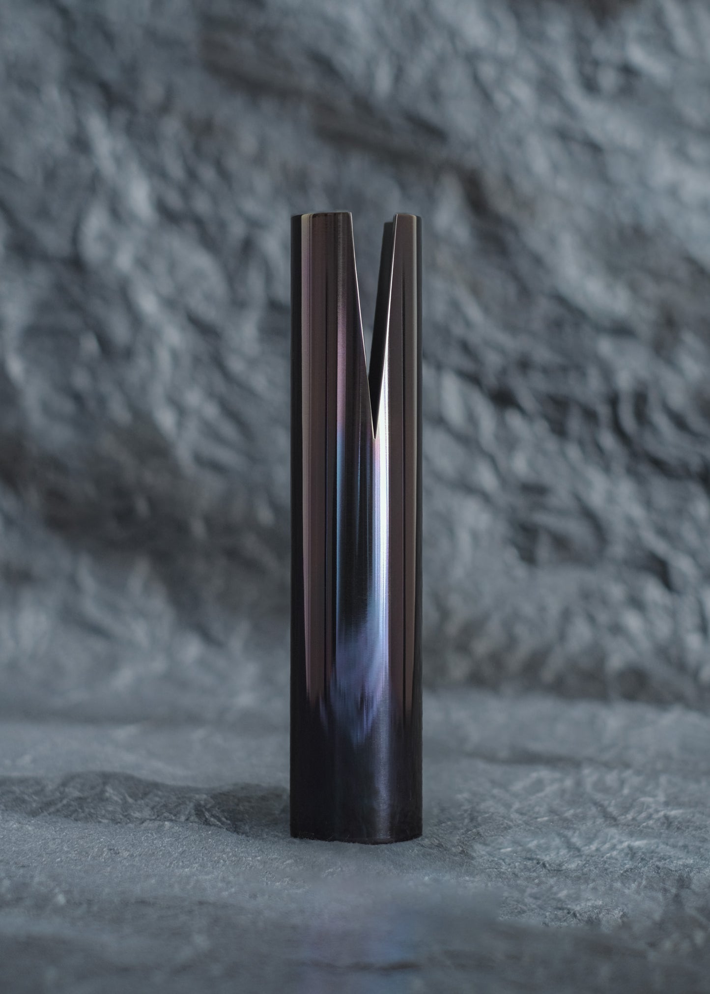 Slit Vase / EN Neon Mirror