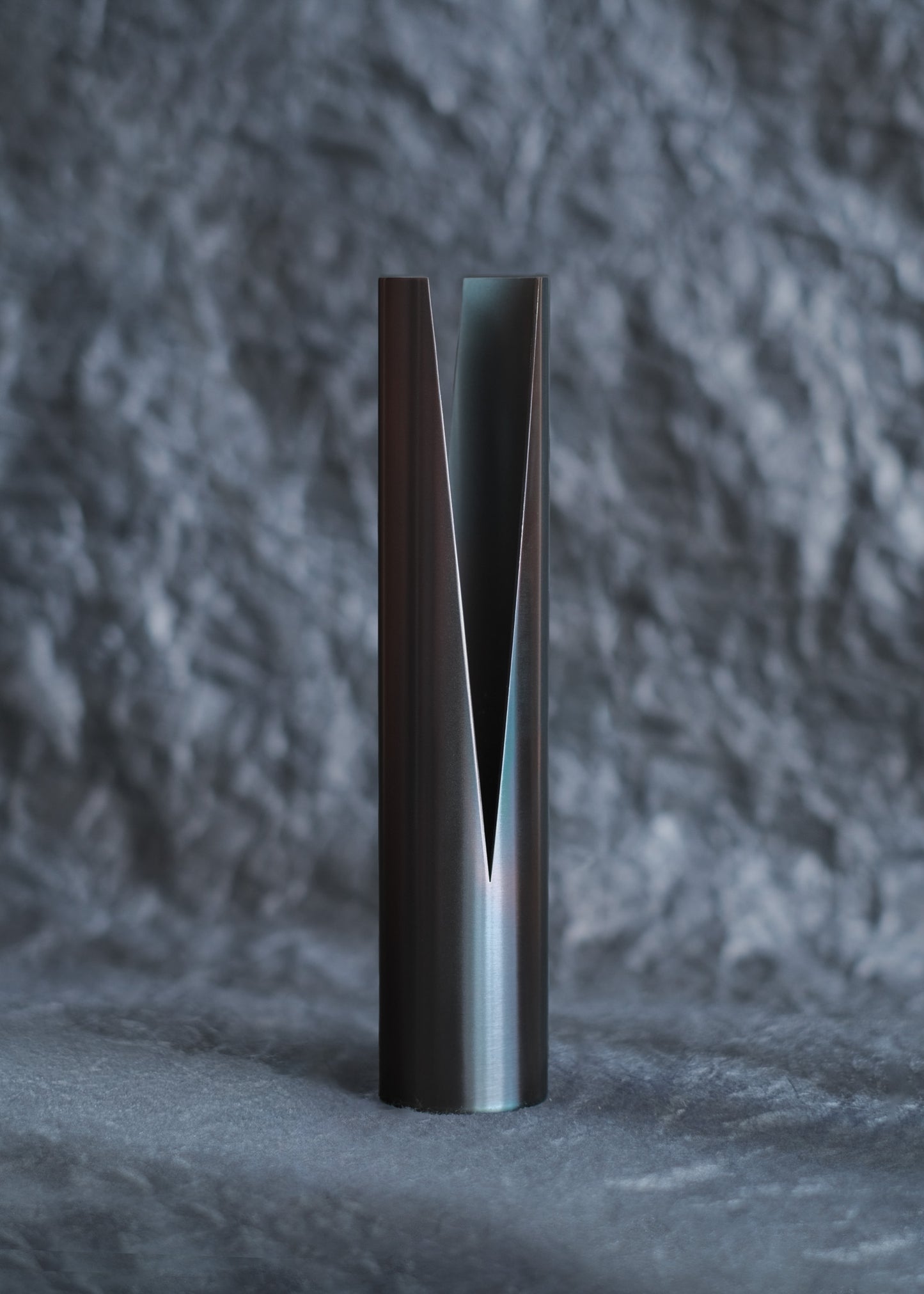 Slit Vase / EN Neon Satin