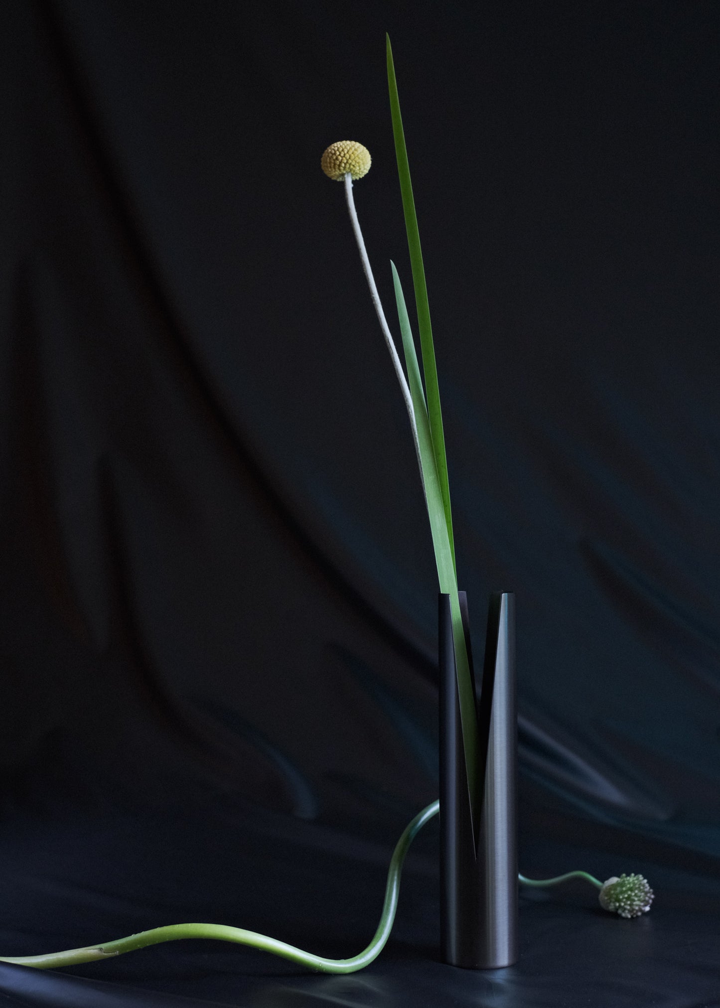 Slit Vase / EN Neon Satin