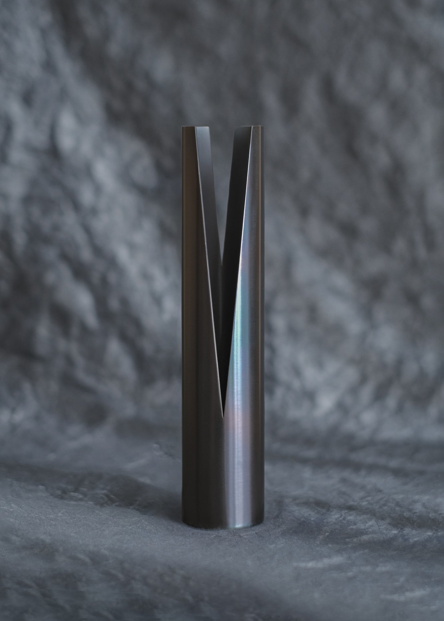 Slit Vase / EN Neon Satin